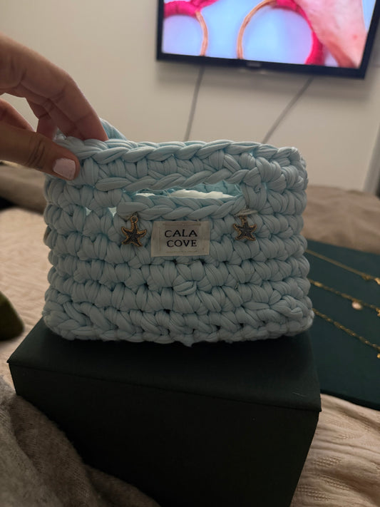 Bubblegum pop mini bag comes with small handle